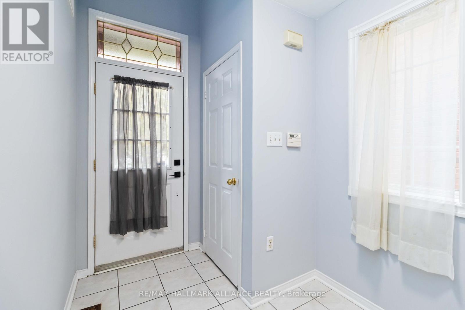 35 - 1591 South Parade Court, Mississauga, Ontario  L5M 6G1 - Photo 2 - W12484903