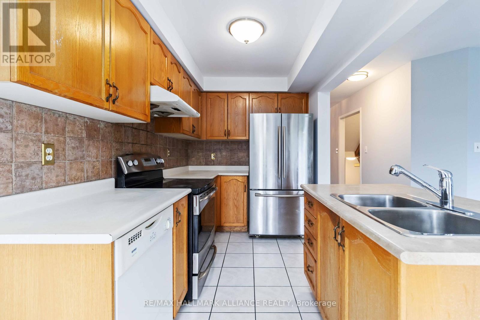 35 - 1591 South Parade Court, Mississauga, Ontario  L5M 6G1 - Photo 7 - W12484903