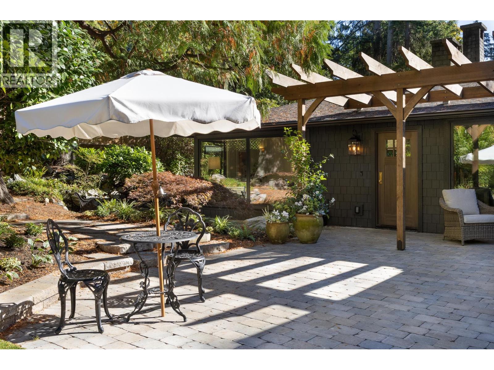 5075 Howe Sound Lane, West Vancouver, British Columbia  V7W 1L4 - Photo 3 - R3062371