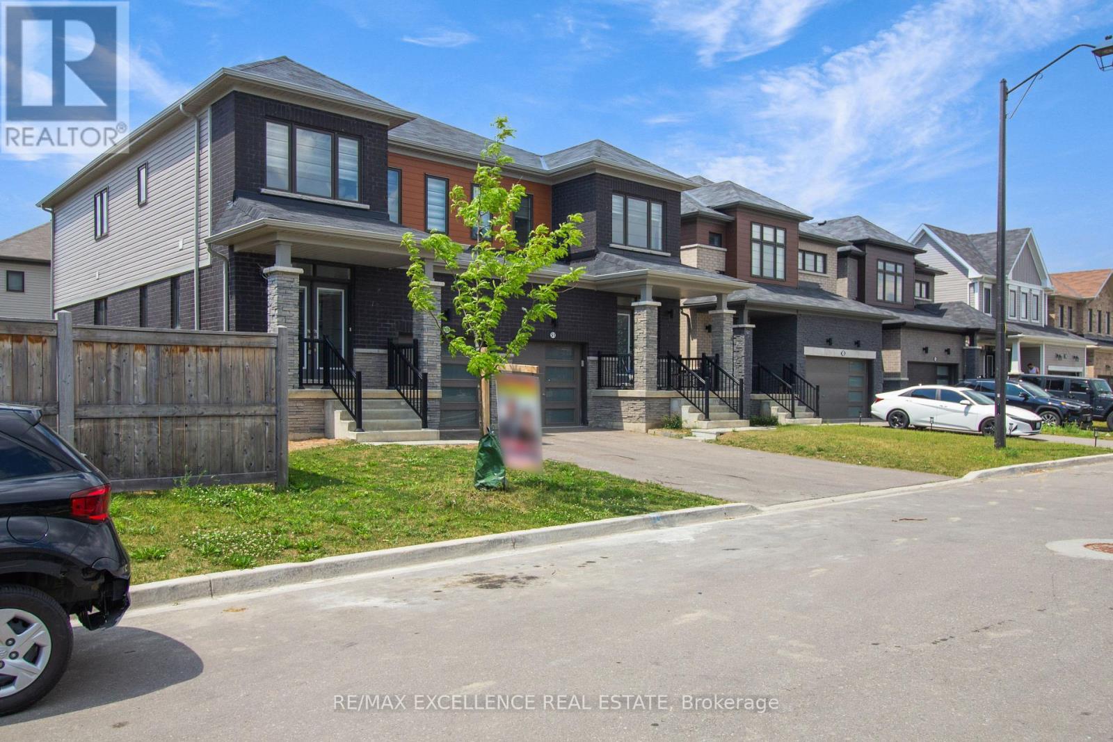 49 Malcolm Crescent, Haldimand, Ontario  N3W 0E9 - Photo 2 - X12484895