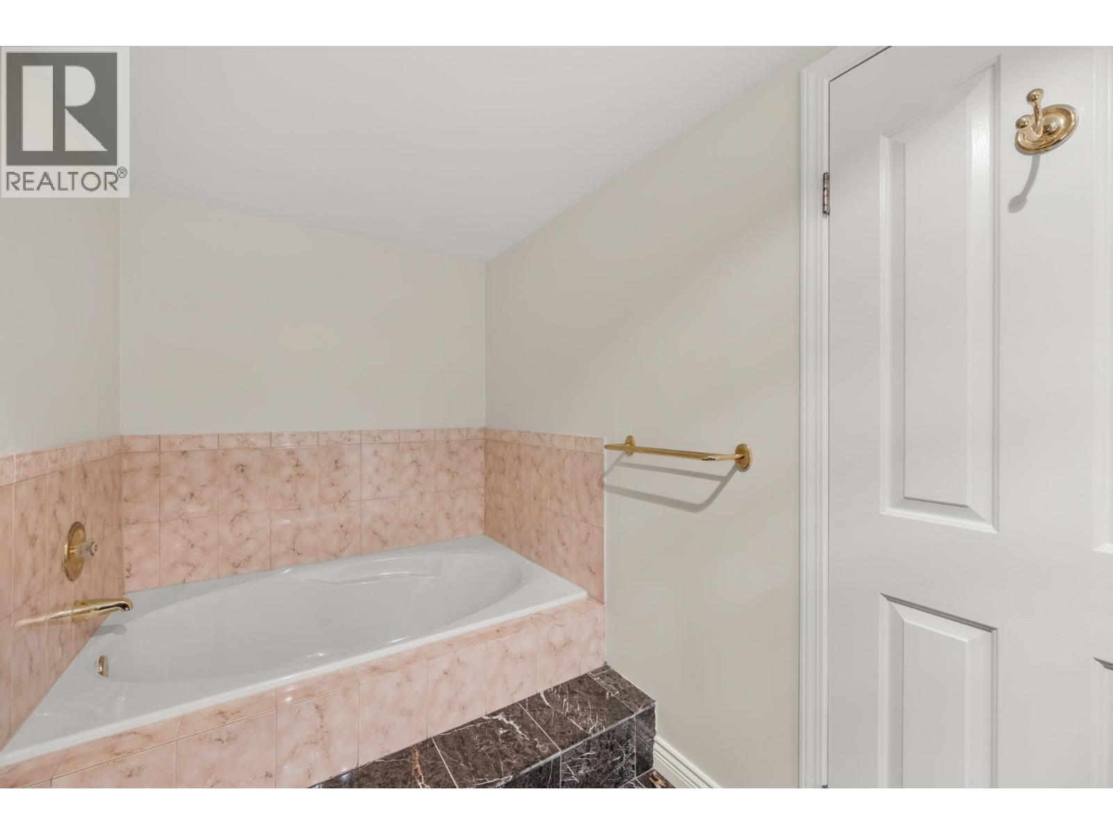 105 5 Renaissance Square, New Westminster, British Columbia  V3M 6K5 - Photo 23 - R3061350