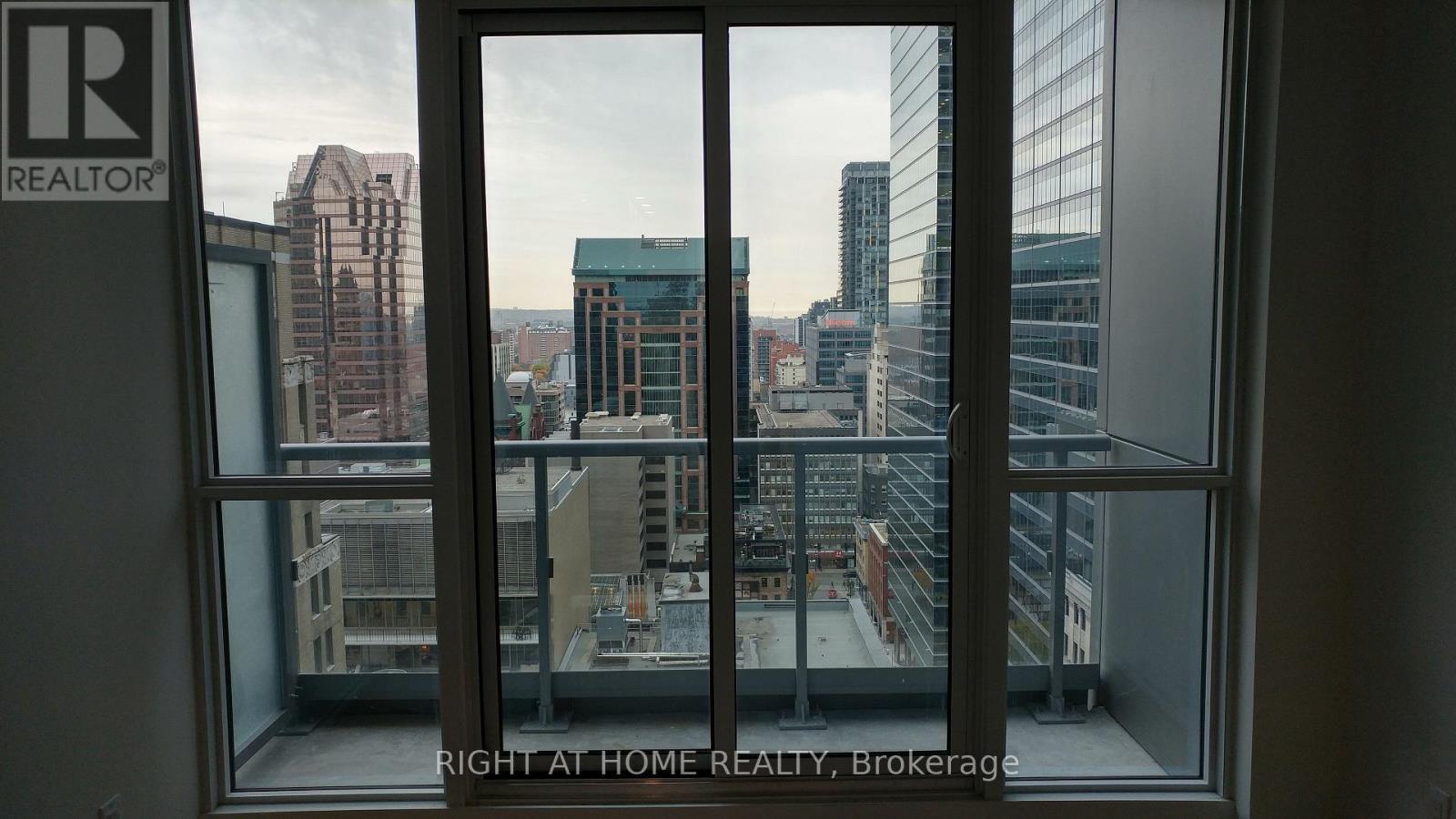 2305 - 70 Temperance Street, Toronto, Ontario  M5H 0B1 - Photo 10 - C12484909