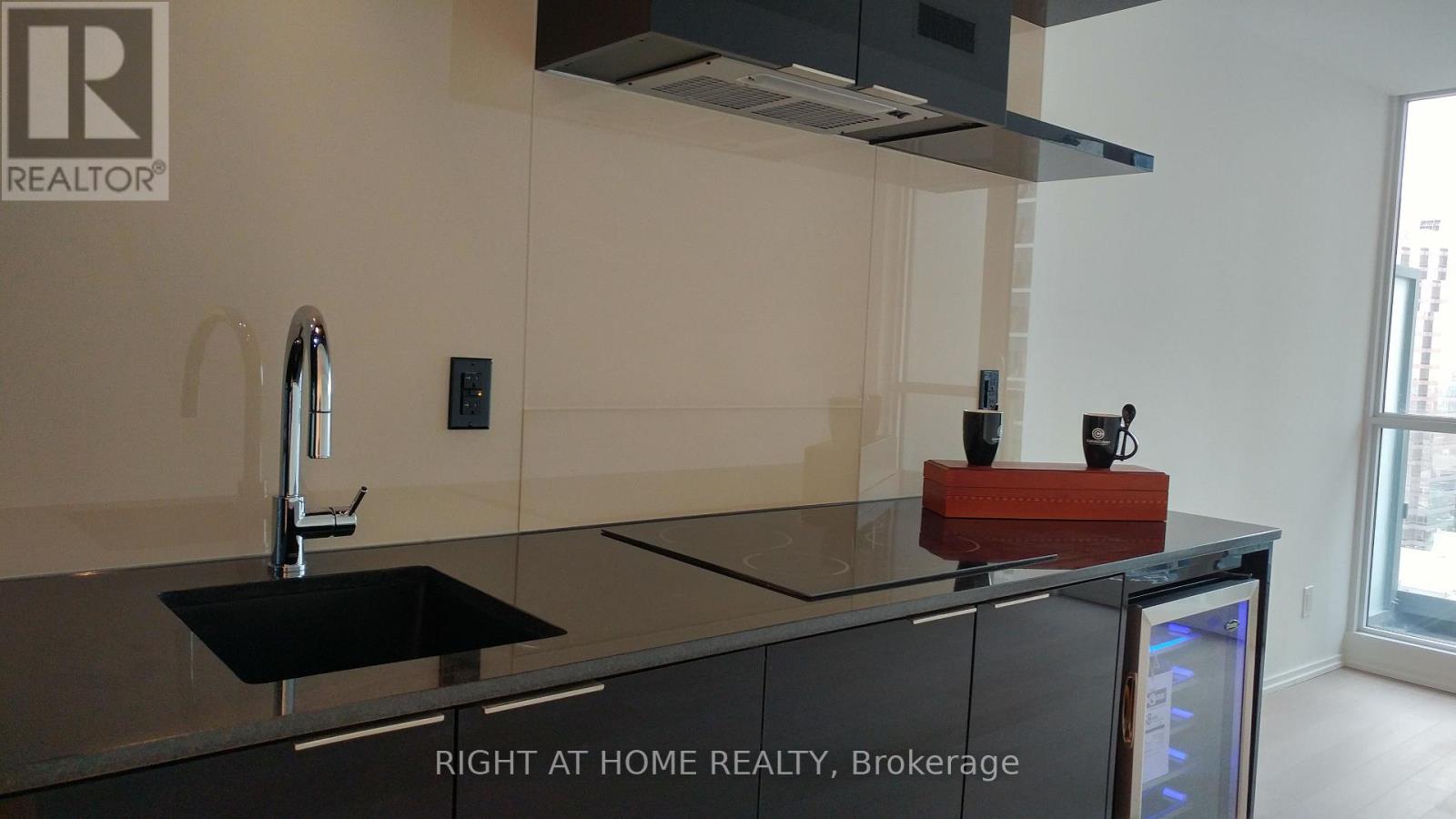 2305 - 70 Temperance Street, Toronto, Ontario  M5H 0B1 - Photo 14 - C12484909