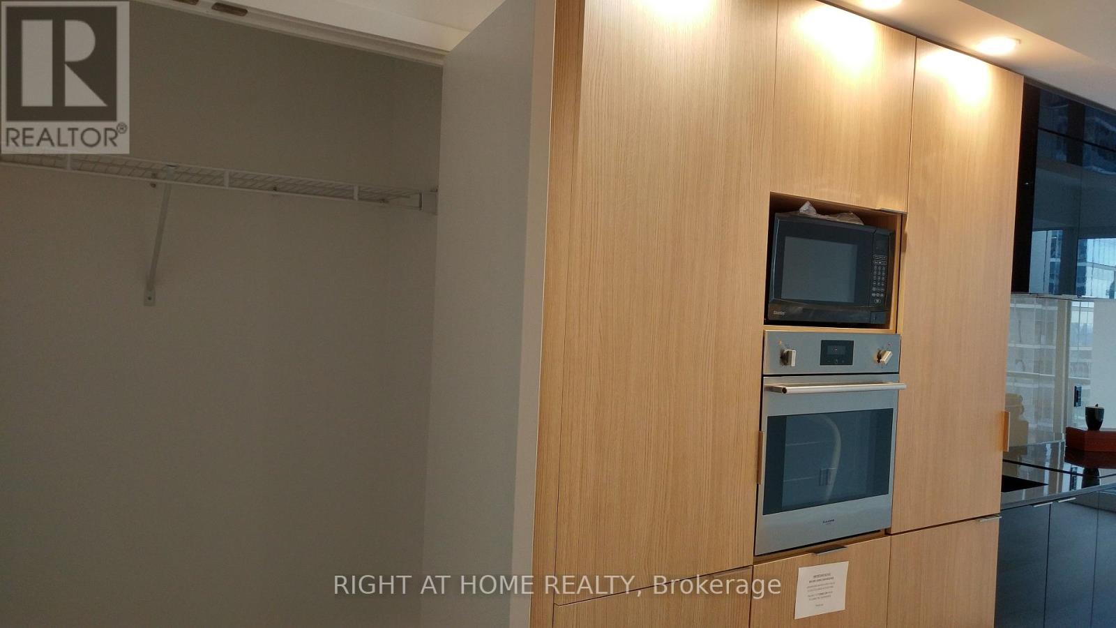 2305 - 70 Temperance Street, Toronto, Ontario  M5H 0B1 - Photo 7 - C12484909