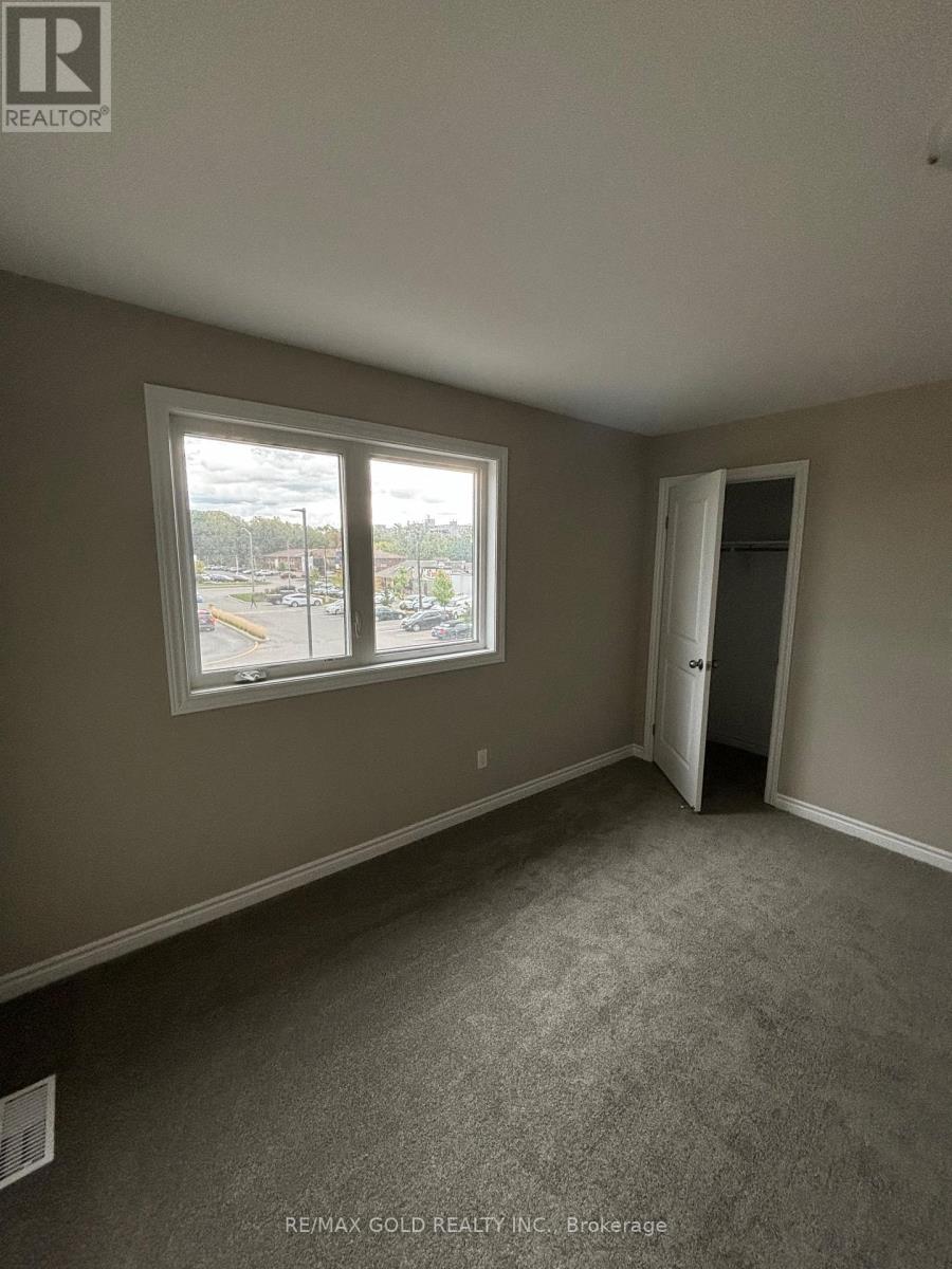 258 Wellandvale Drive, Welland, Ontario  L3C 0K3 - Photo 17 - X12481324