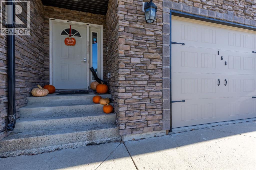 168 3 Street W, Cardston, Alberta  T0K 0K0 - Photo 2 - A2265749