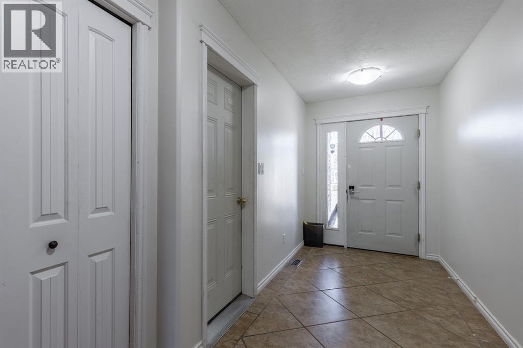 168 3 Street W, Cardston, Alberta  T0K 0K0 - Photo 3 - A2265749