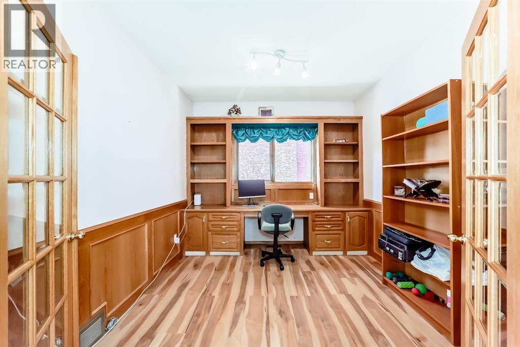 17 Santana Manor Nw, Calgary, Alberta  T3K 3M4 - Photo 16 - A2260143