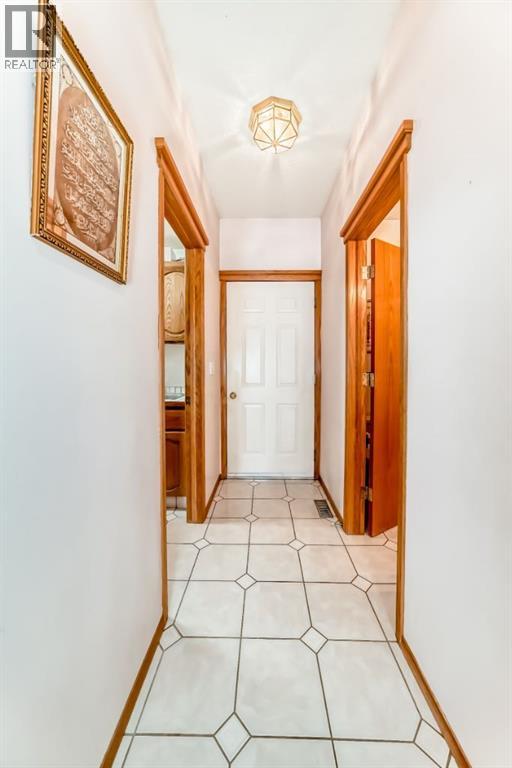 17 Santana Manor Nw, Calgary, Alberta  T3K 3M4 - Photo 19 - A2260143