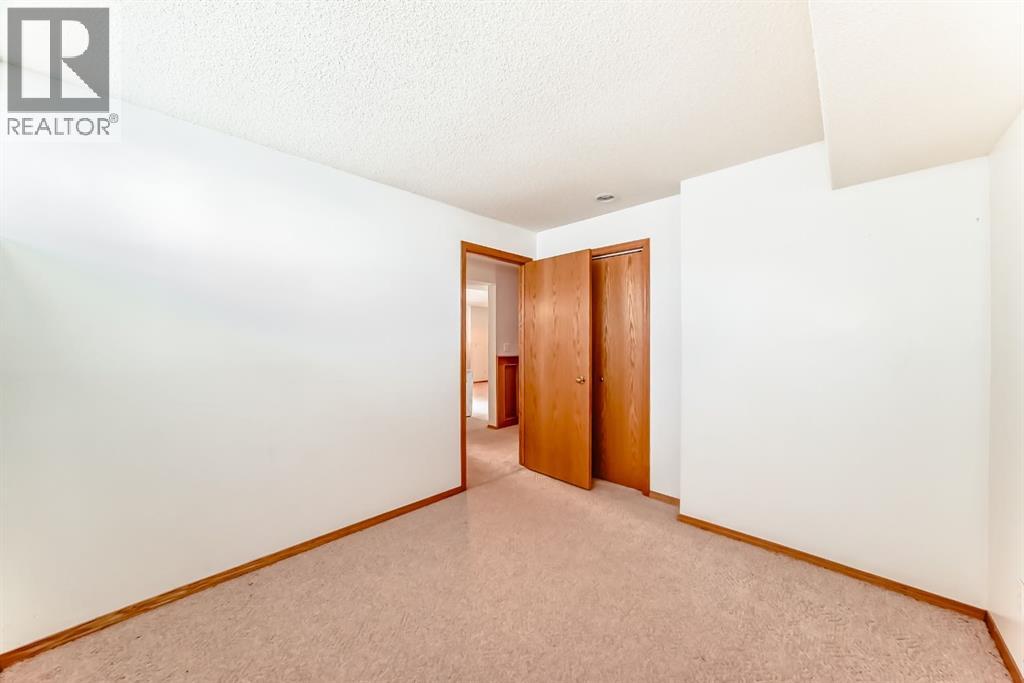 17 Santana Manor Nw, Calgary, Alberta  T3K 3M4 - Photo 38 - A2260143