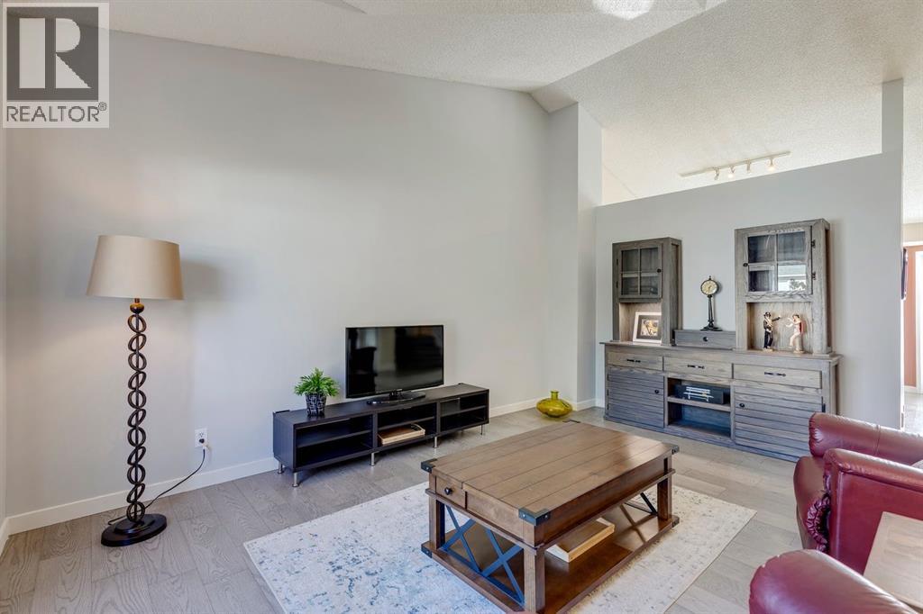 19 Sunlake Gardens Se, Calgary, Alberta  T2X 3G4 - Photo 7 - A2265866