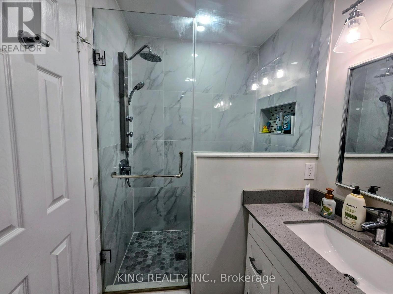 131 Royal Appian Crescent, Vaughan, Ontario  L4K 5L5 - Photo 18 - N12482922