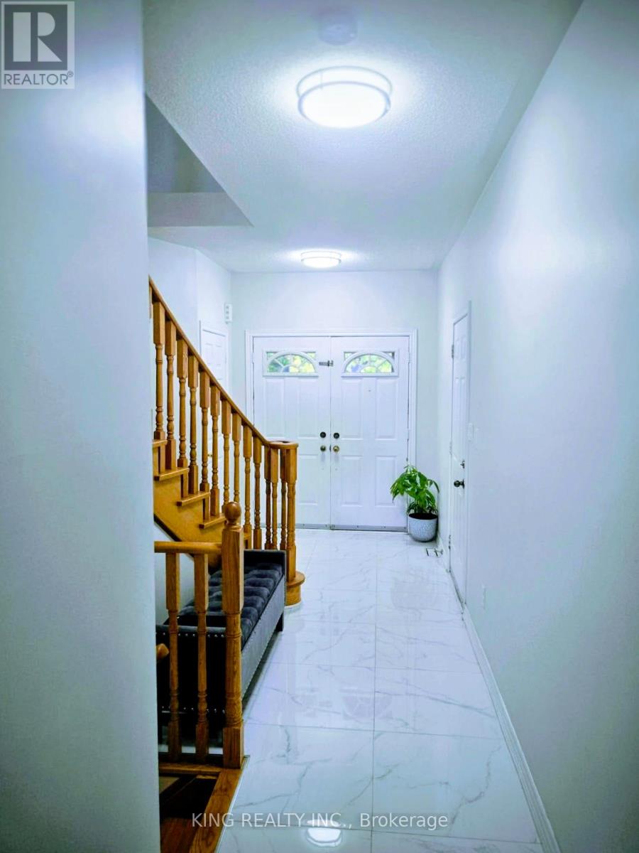 131 Royal Appian Crescent, Vaughan, Ontario  L4K 5L5 - Photo 4 - N12482922