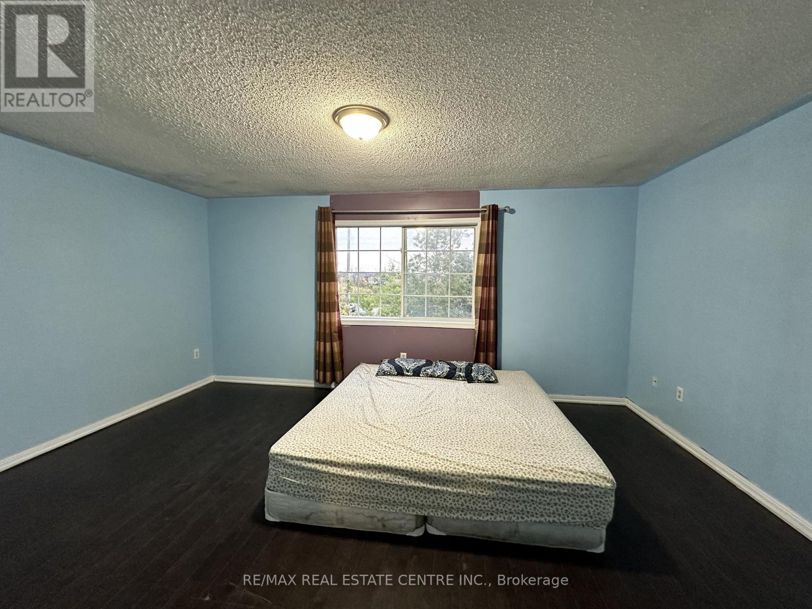 85 Herdwick Street, Brampton, Ontario  L6S 6M1 - Photo 12 - W12484919