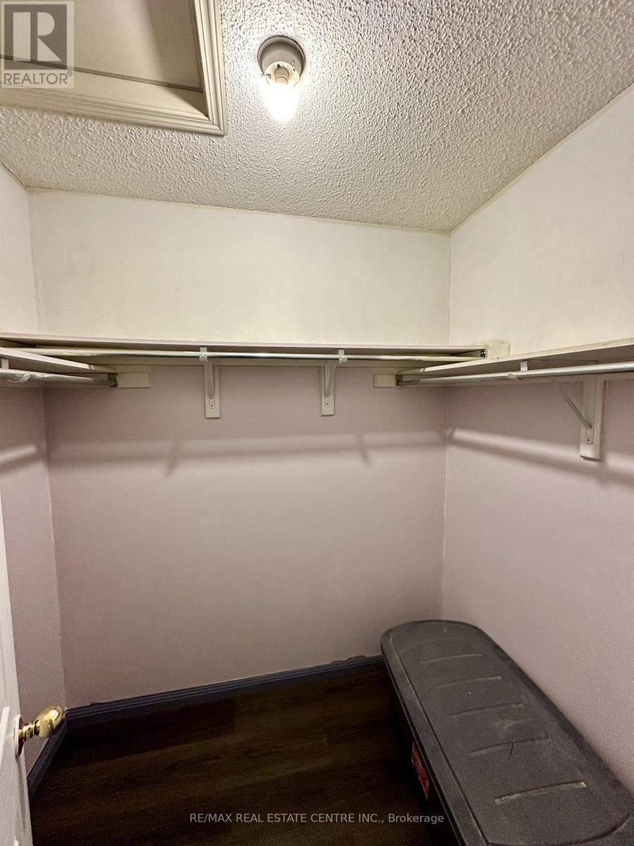 85 Herdwick Street, Brampton, Ontario  L6S 6M1 - Photo 13 - W12484919