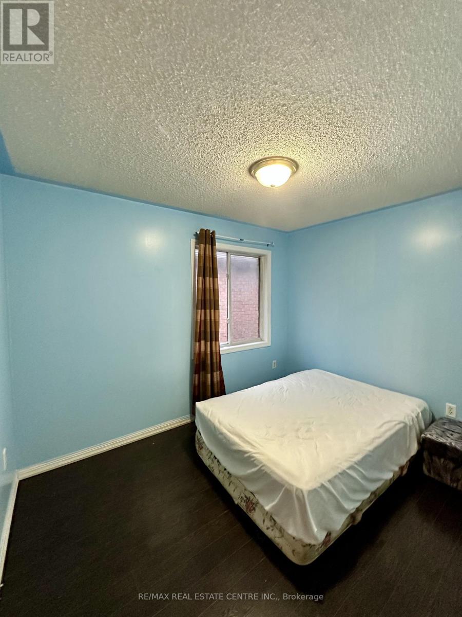 85 Herdwick Street, Brampton, Ontario  L6S 6M1 - Photo 14 - W12484919