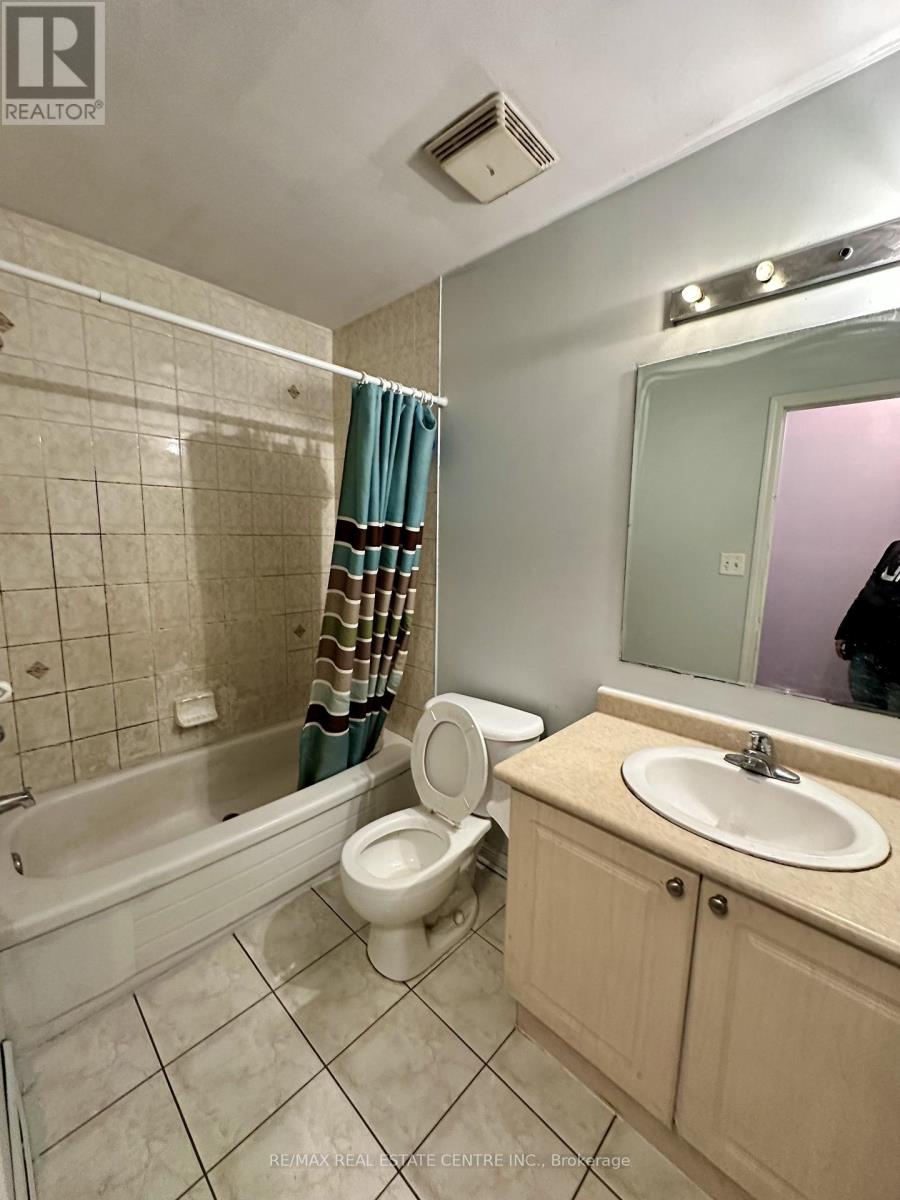 85 Herdwick Street, Brampton, Ontario  L6S 6M1 - Photo 15 - W12484919