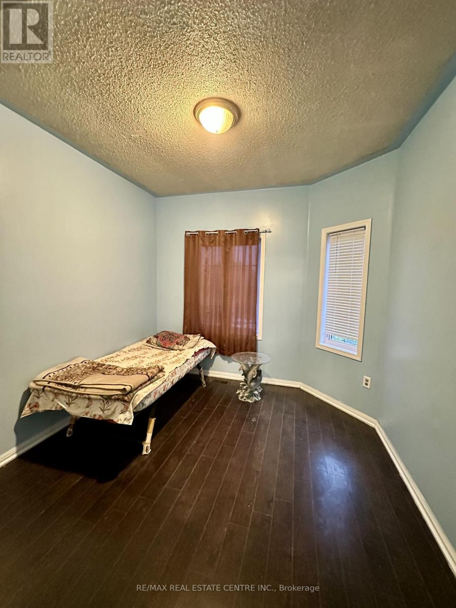 85 Herdwick Street, Brampton, Ontario  L6S 6M1 - Photo 16 - W12484919