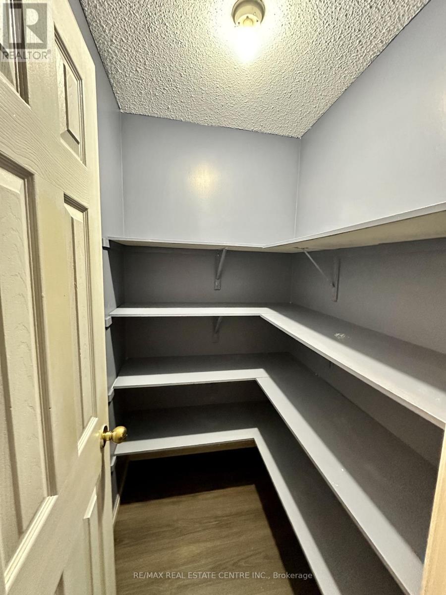 85 Herdwick Street, Brampton, Ontario  L6S 6M1 - Photo 17 - W12484919