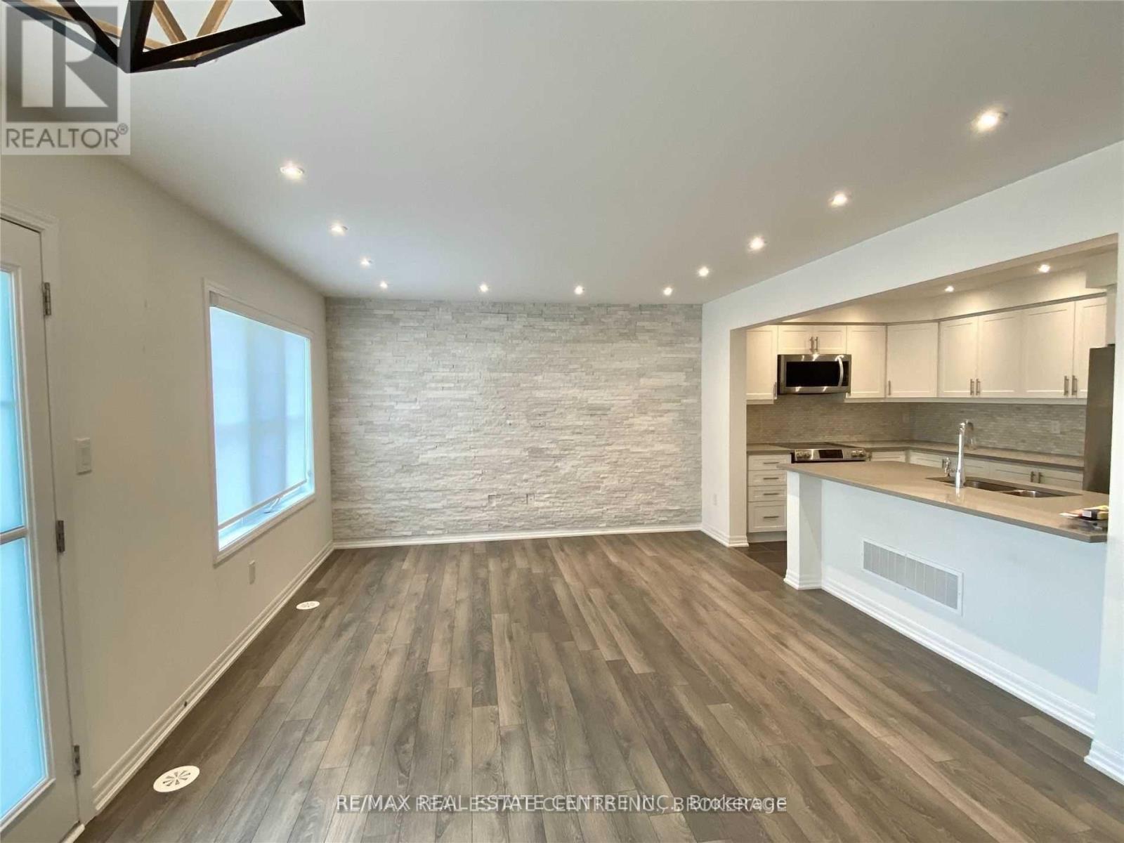 3088 Mistletoe Gardens, Oakville, Ontario  L6M 0Z5 - Photo 2 - W12484735