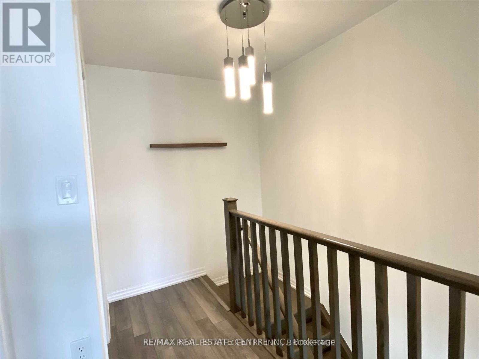 3088 Mistletoe Gardens, Oakville, Ontario  L6M 0Z5 - Photo 4 - W12484735