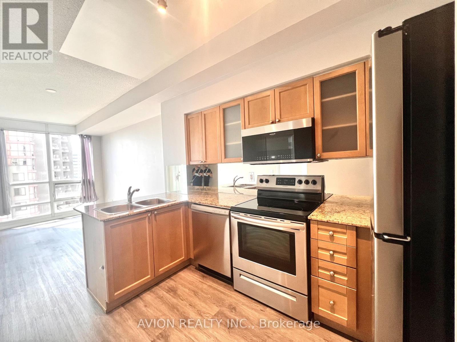 2610 - 761 Bay Street, Toronto, Ontario  M5G 2R2 - Photo 2 - C12484932