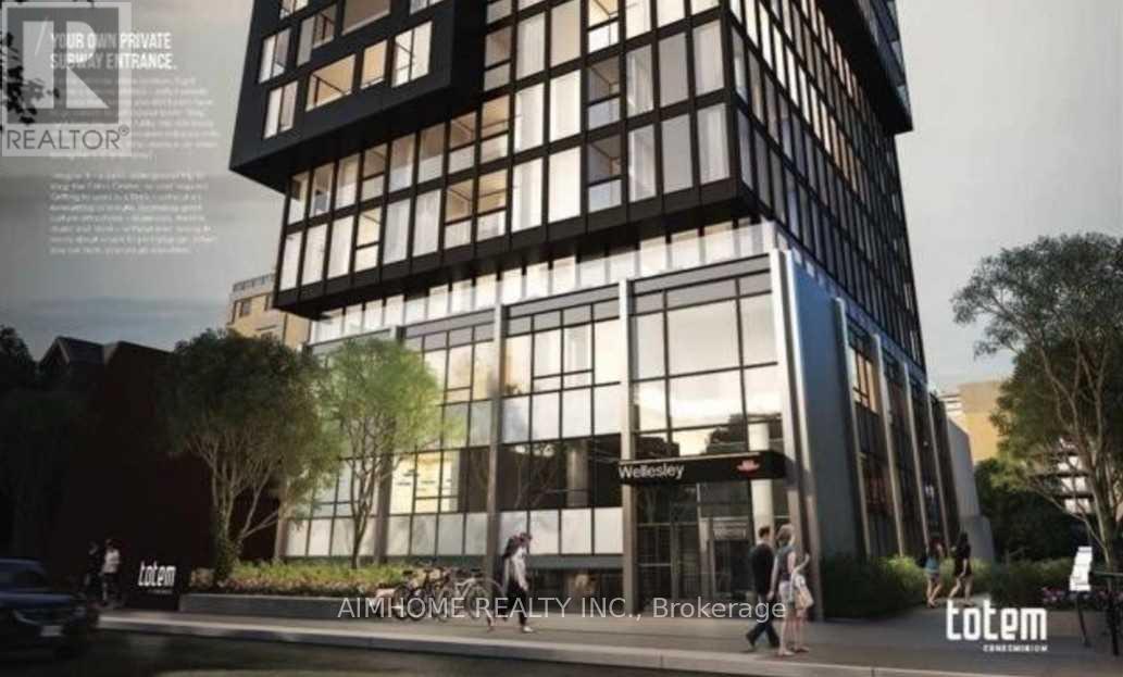 1104 - 17 Dundonald Street, Toronto, Ontario  M4Y 0E4 - Photo 2 - C12484934