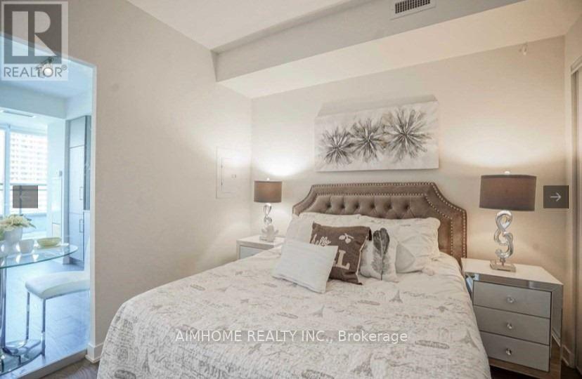1104 - 17 Dundonald Street, Toronto, Ontario  M4Y 0E4 - Photo 6 - C12484934