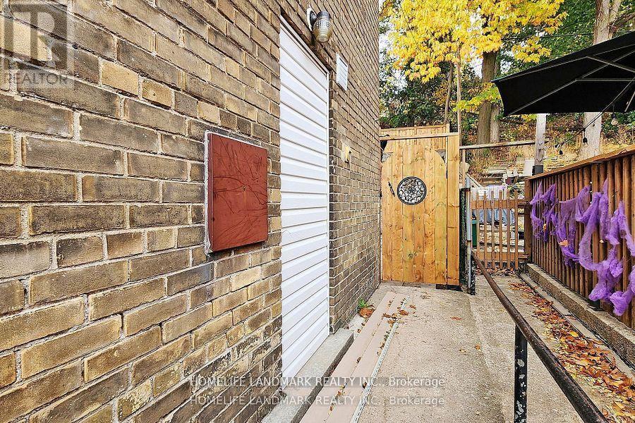 840 Davenport Road, Toronto, Ontario  M6G 2B6 - Photo 11 - C12484945