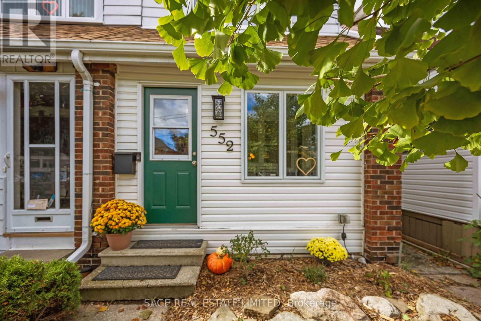 552 Victoria Park Avenue, Toronto, Ontario  M4E 3T5 - Photo 2 - E12484947