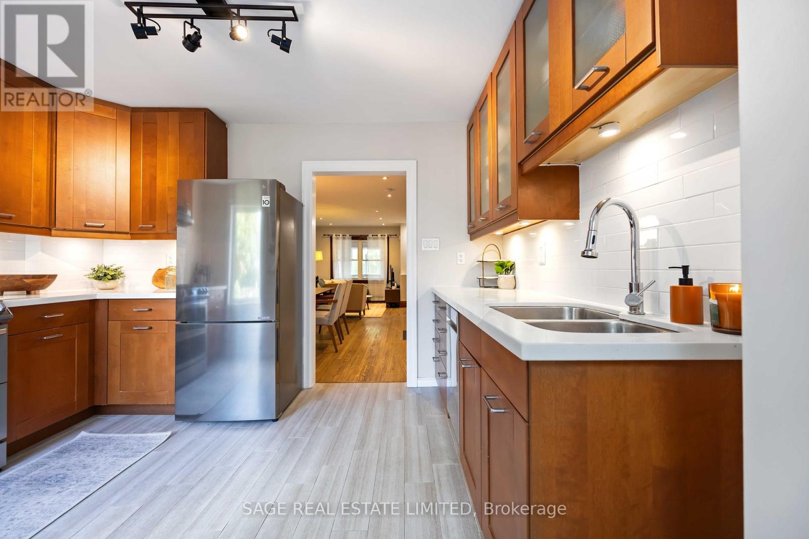 552 Victoria Park Avenue, Toronto, Ontario  M4E 3T5 - Photo 25 - E12484947