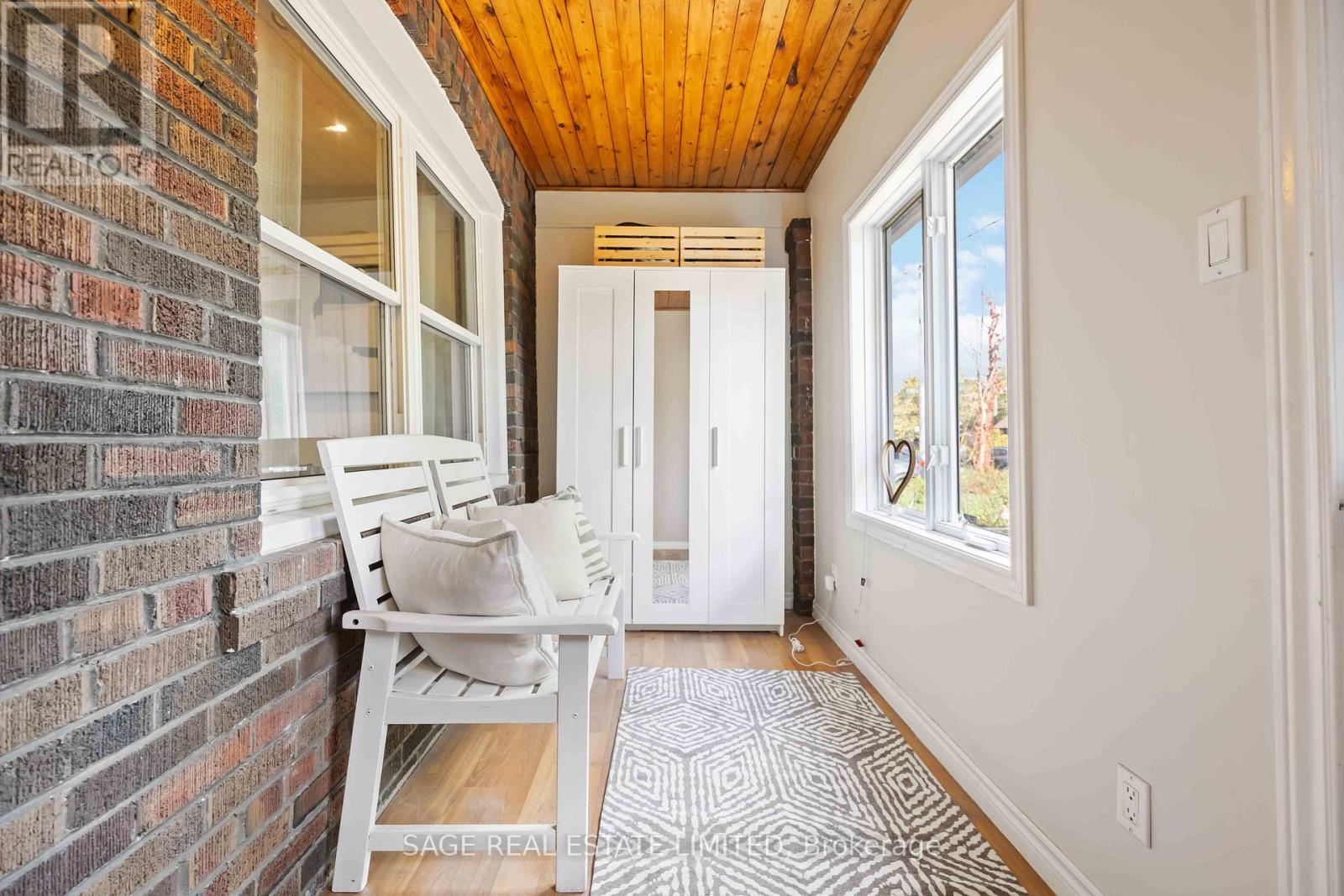 552 Victoria Park Avenue, Toronto, Ontario  M4E 3T5 - Photo 4 - E12484947