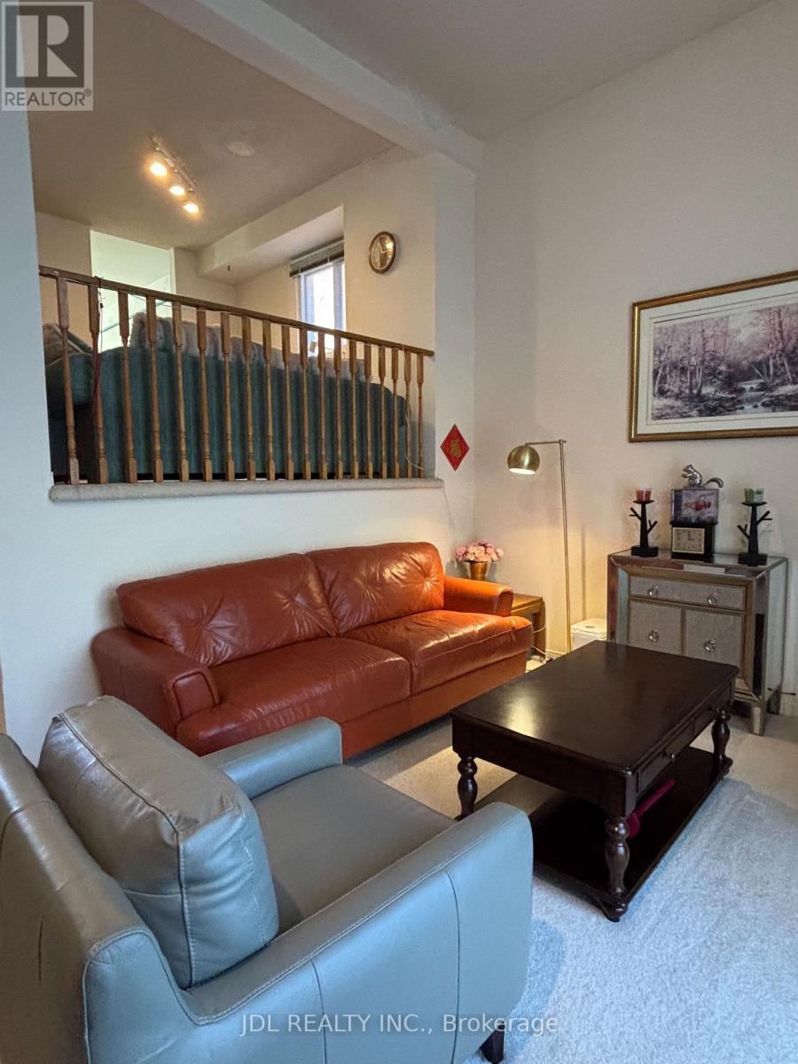 65 Cottonwood Court, Markham, Ontario  L3T 5W9 - Photo 6 - N12484948