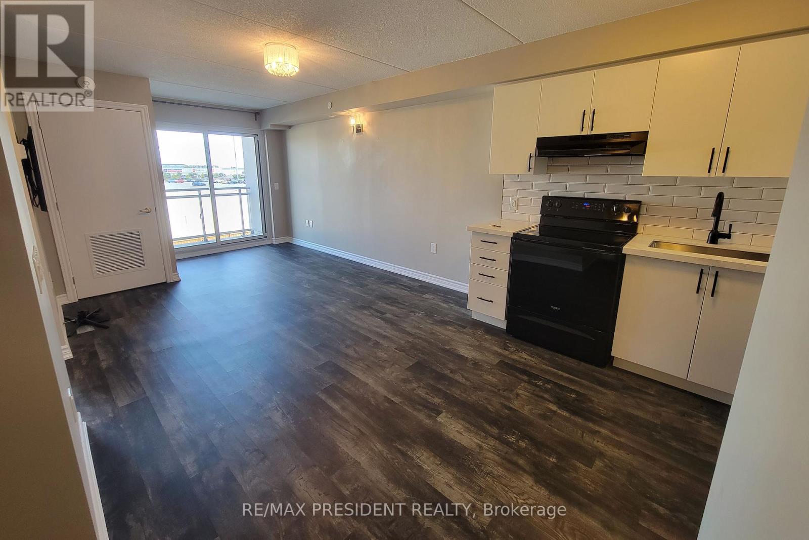 303 - 716 Main Street E, Milton, Ontario  L9T 9L9 - Photo 3 - W12484950