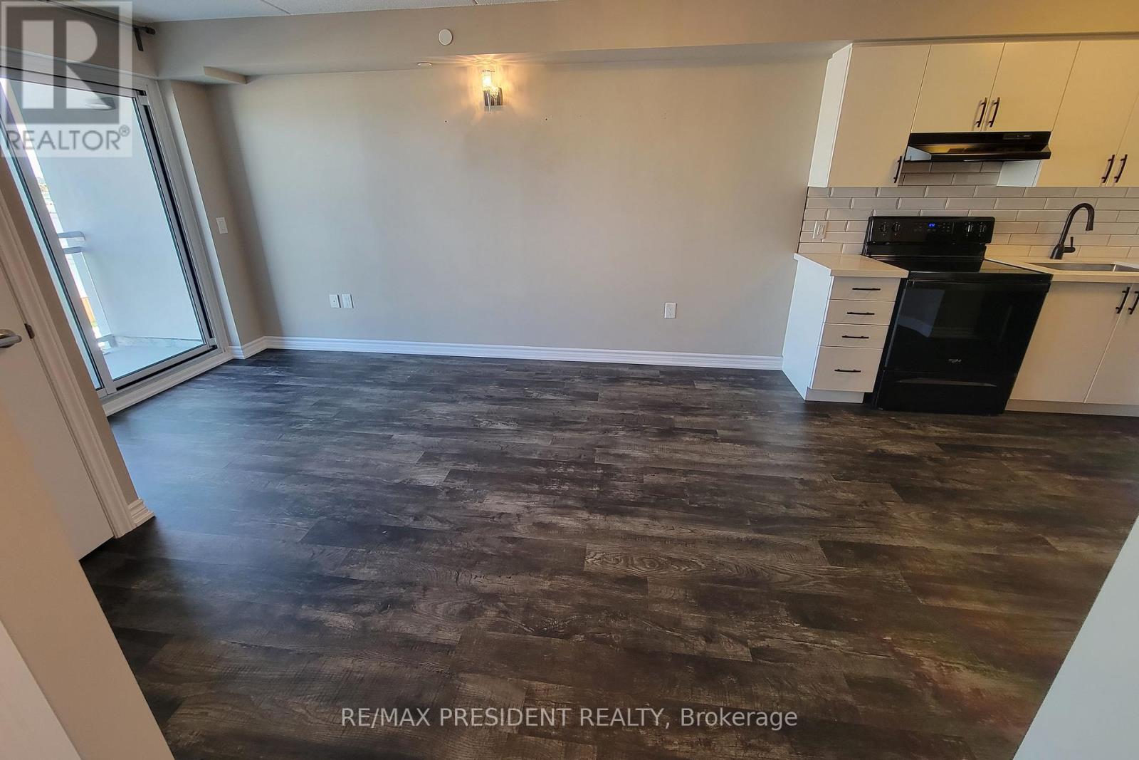 303 - 716 Main Street E, Milton, Ontario  L9T 9L9 - Photo 6 - W12484950