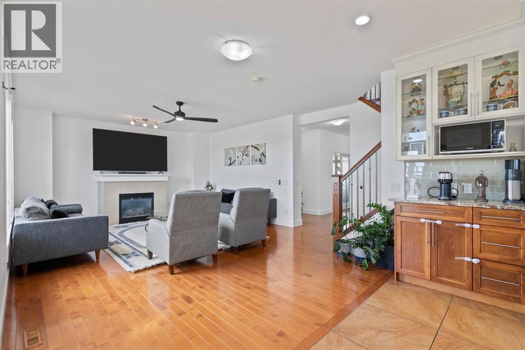 332 Kinniburgh Boulevard, Chestermere, Alberta  T1X 0P4 - Photo 11 - A2263648