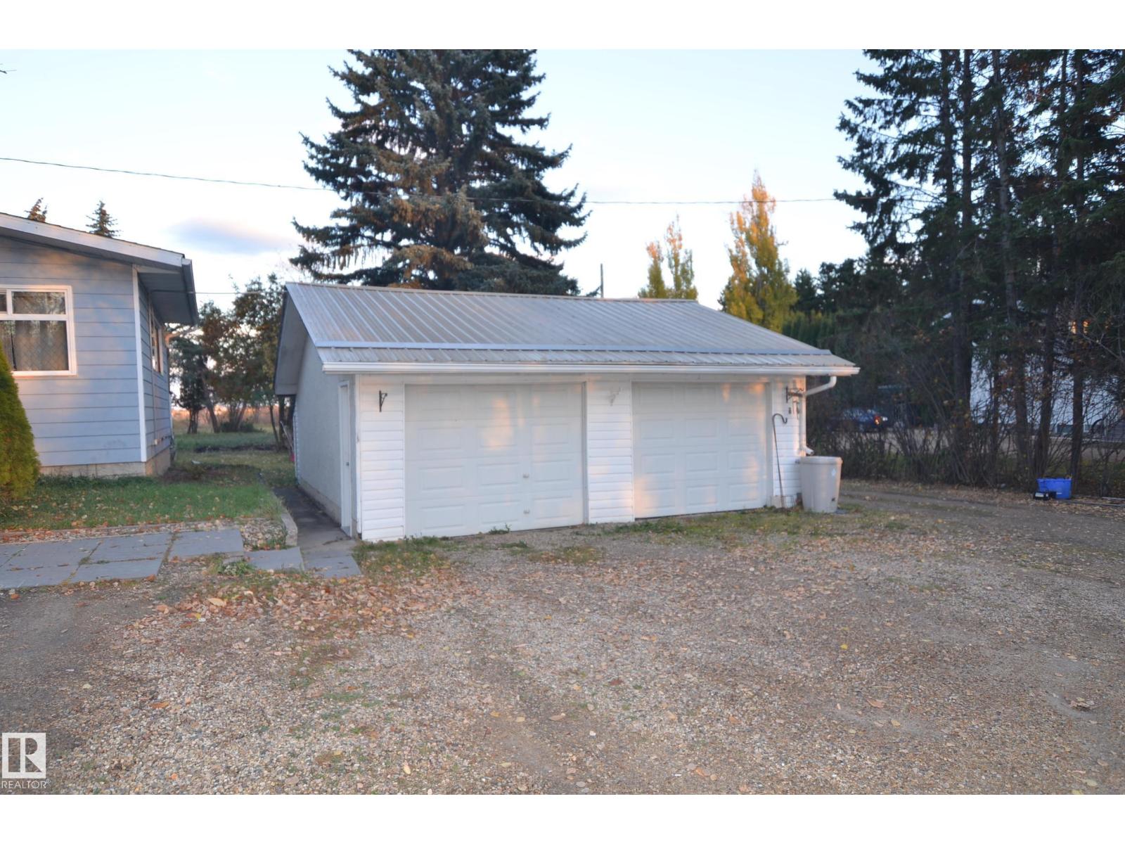 5815 West Boundary Road, Barrhead, Alberta  T7N 1B9 - Photo 3 - E4463715