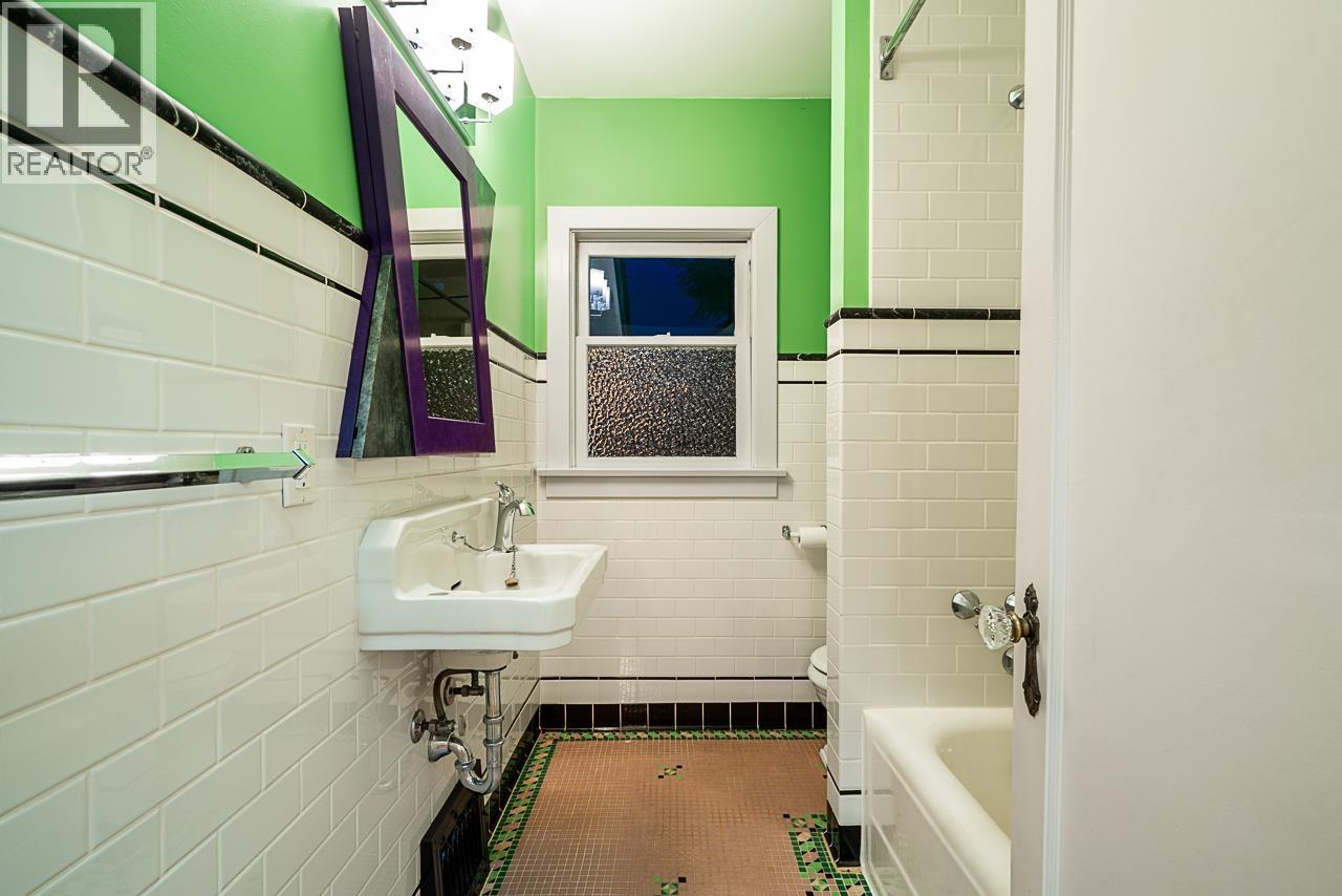 310 Ash Street, New Westminster, British Columbia  V3M 3M6 - Photo 11 - R3061594