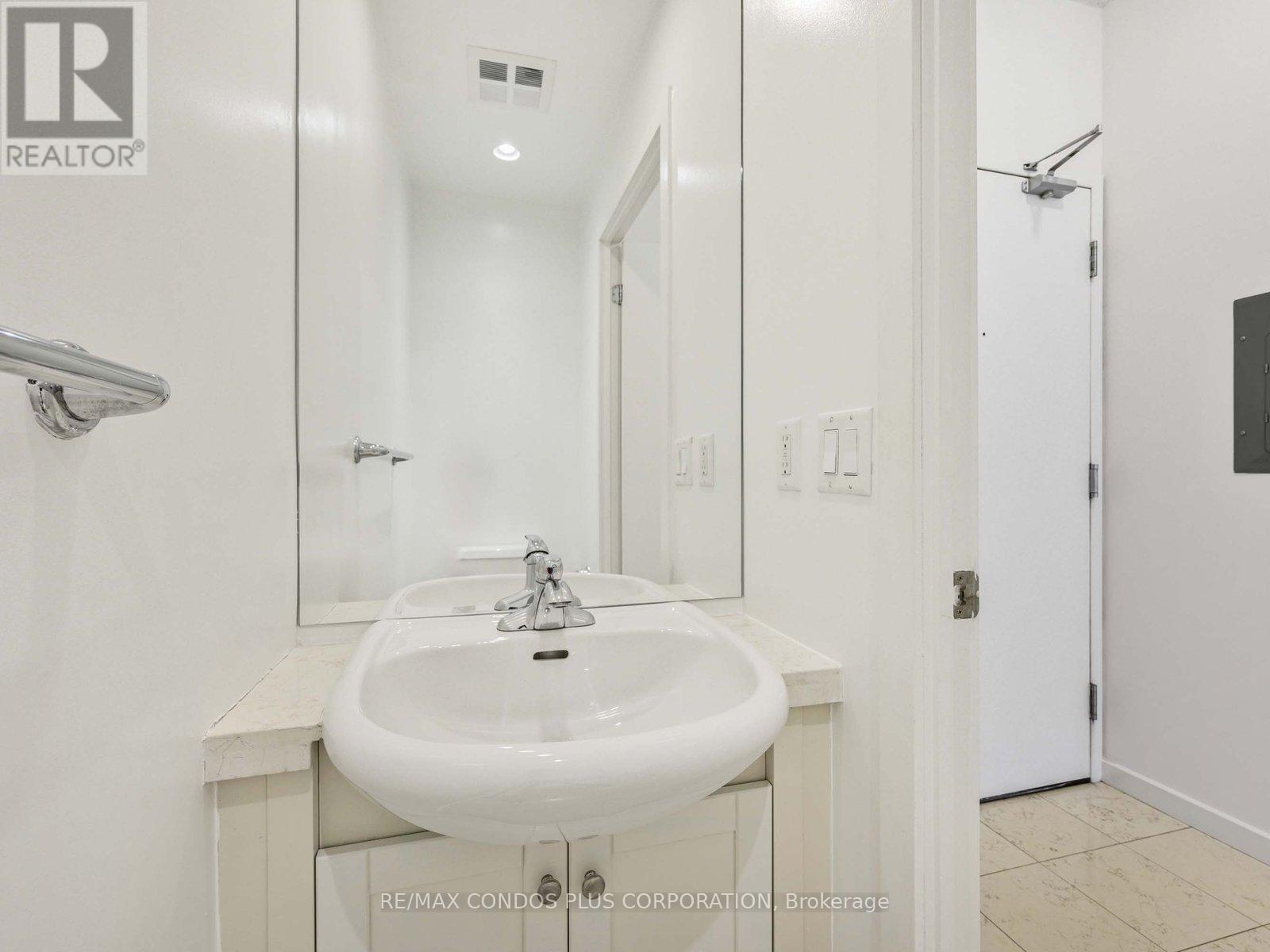 2209 - 208 Queens Quay W, Toronto, Ontario  M5J 2Y5 - Photo 18 - C12484961