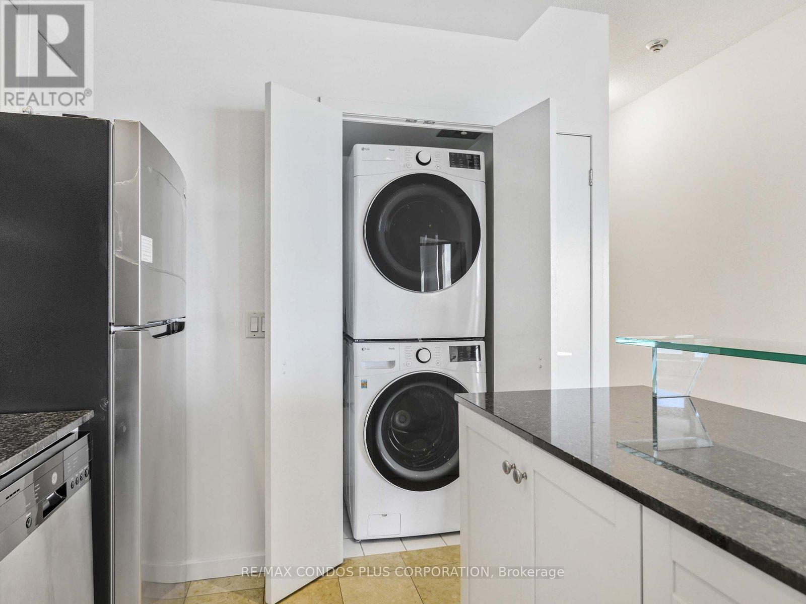 2209 - 208 Queens Quay W, Toronto, Ontario  M5J 2Y5 - Photo 20 - C12484961