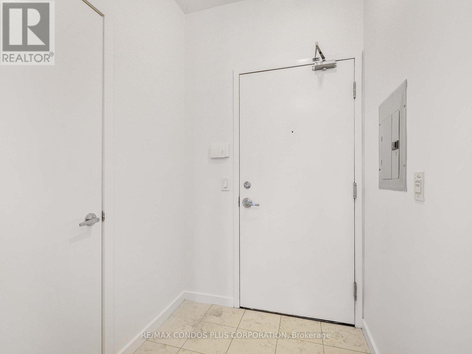 2209 - 208 Queens Quay W, Toronto, Ontario  M5J 2Y5 - Photo 3 - C12484961