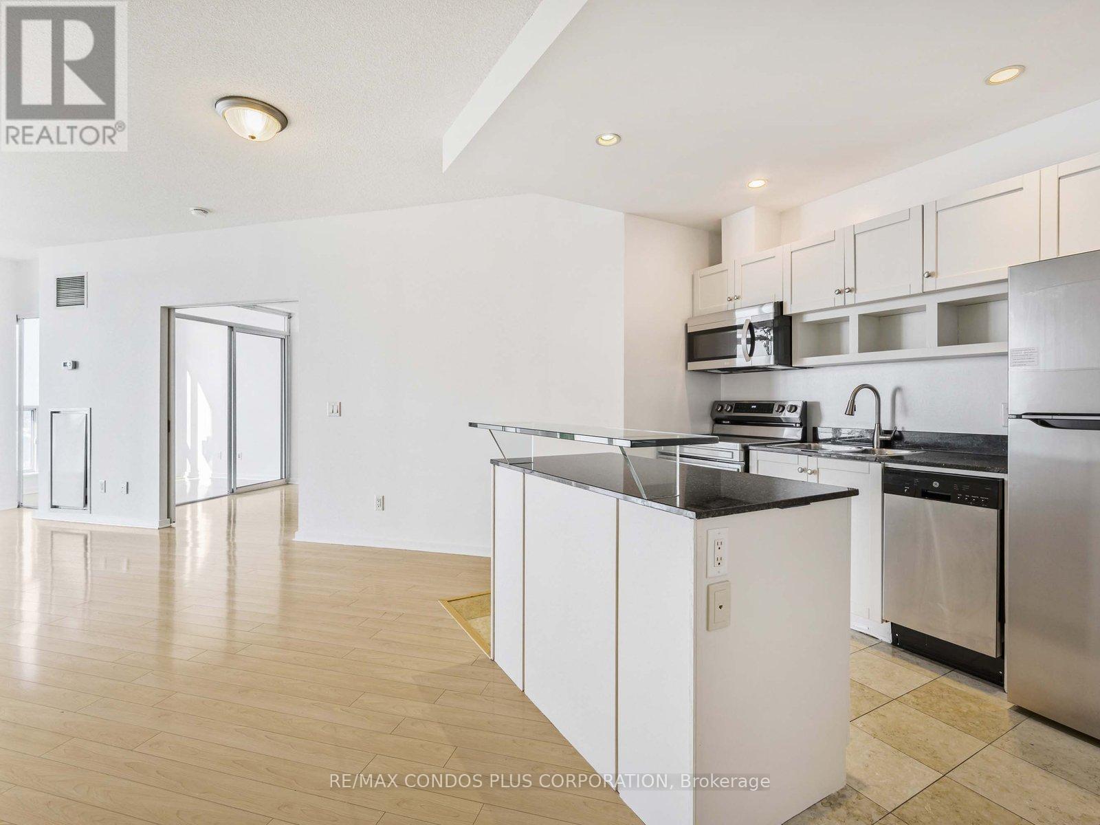 2209 - 208 Queens Quay W, Toronto, Ontario  M5J 2Y5 - Photo 6 - C12484961