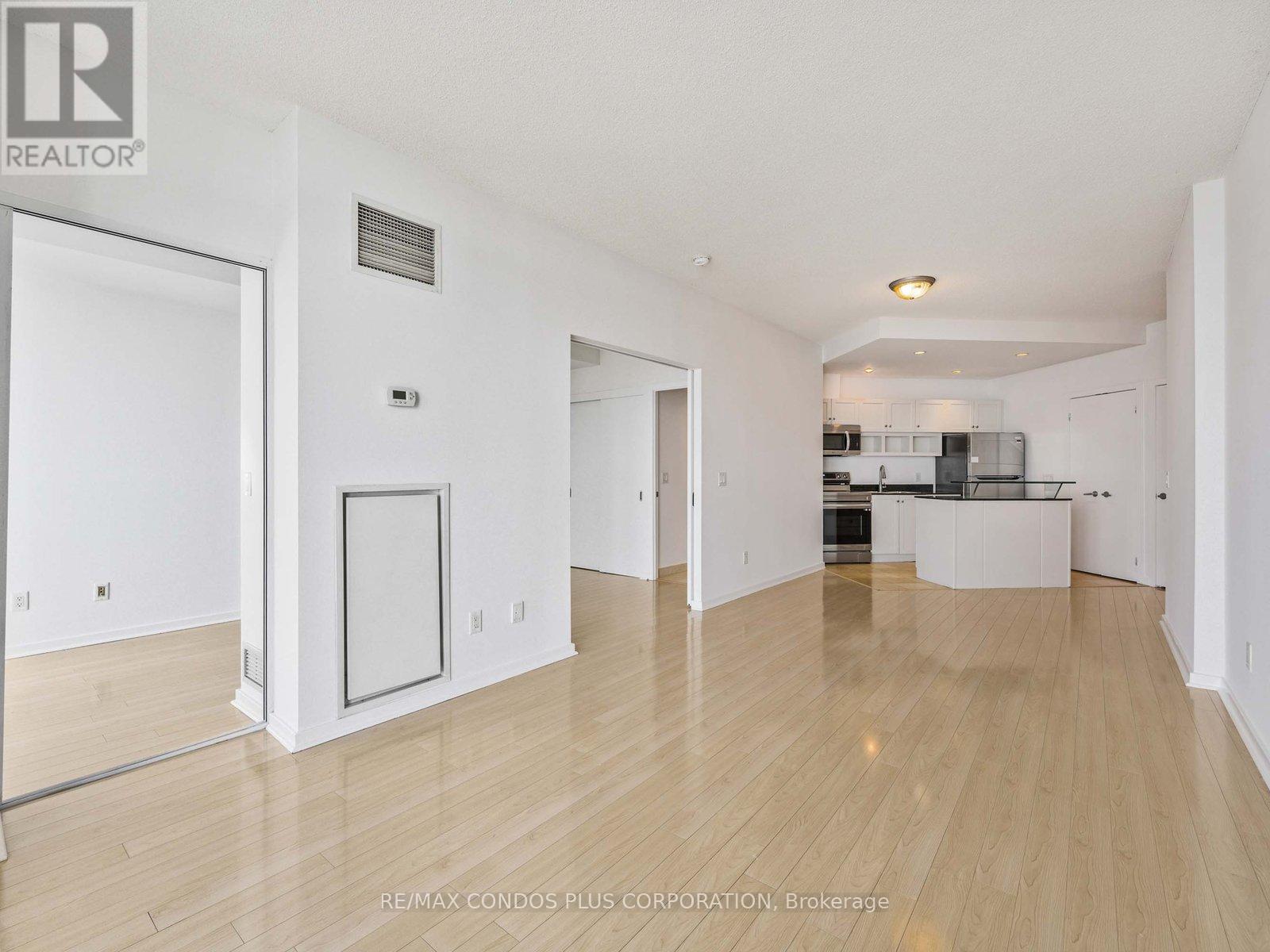 2209 - 208 Queens Quay W, Toronto, Ontario  M5J 2Y5 - Photo 7 - C12484961