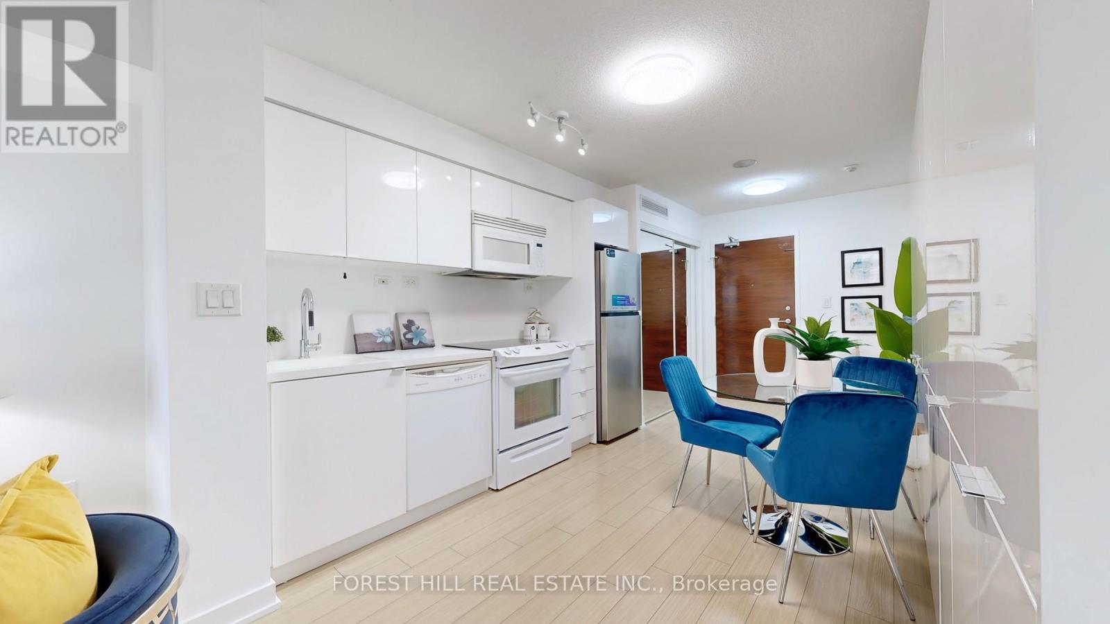 743 - 10 Capreol Court, Toronto, Ontario  M5V 4B3 - Photo 7 - C12484964