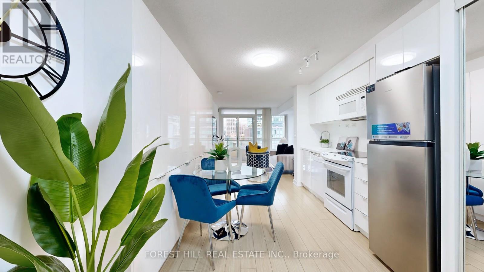 743 - 10 Capreol Court, Toronto, Ontario  M5V 4B3 - Photo 8 - C12484964