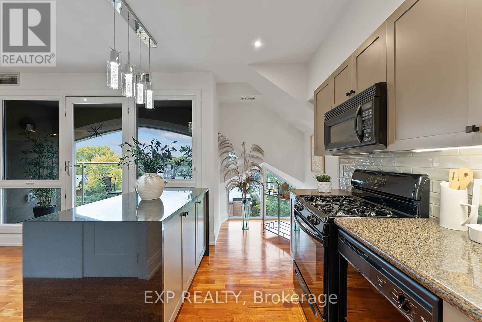 305 - 660 Pape Avenue, Toronto, Ontario  M4K 3S5 - Photo 16 - E12484976