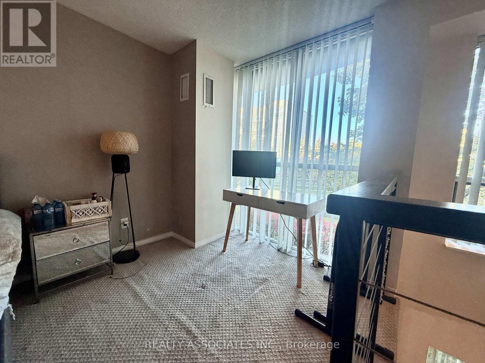 303 - 51 Baffin Court, Richmond Hill, Ontario  L4B 4P6 - Photo 10 - N12484959