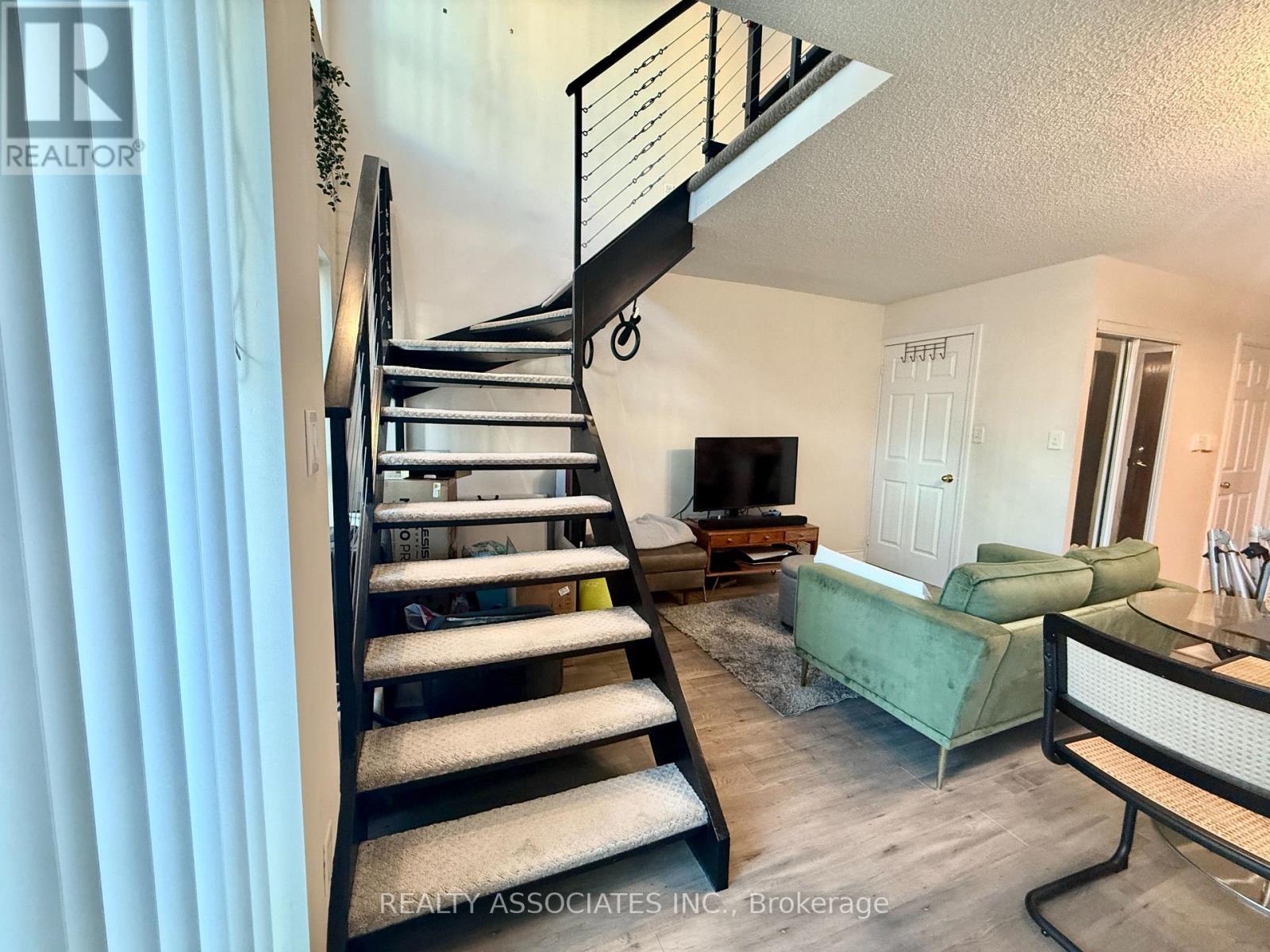 303 - 51 Baffin Court, Richmond Hill, Ontario  L4B 4P6 - Photo 8 - N12484959