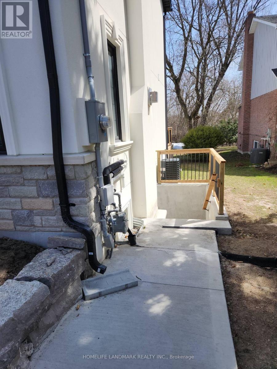 Basement Unit - 452 D'arcy Street S, Newmarket, Ontario  L3Y 1N1 - Photo 3 - N12484966