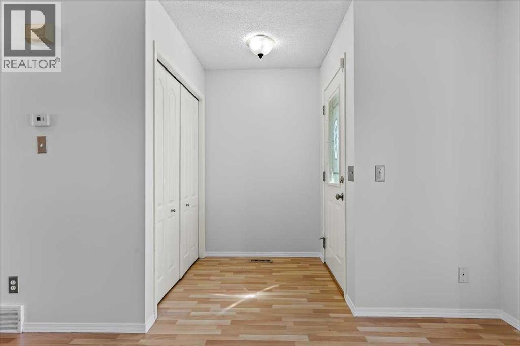 911 Arbour Lake Road Nw, Calgary, Alberta  T3G 4Z9 - Photo 2 - A2266005